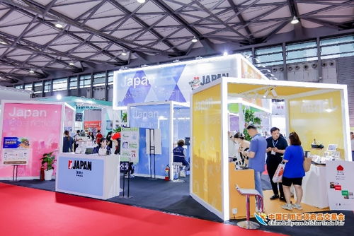 人流如潮星聚上海 第116屆中國日用百貨商品交易會盛大開幕